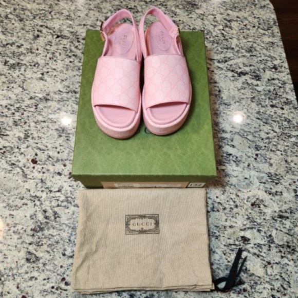 NEW GUCCI Pink Monogram Coated Canvas and Leather Trim Platform Sandals Size 40 - Picture 2 of 12